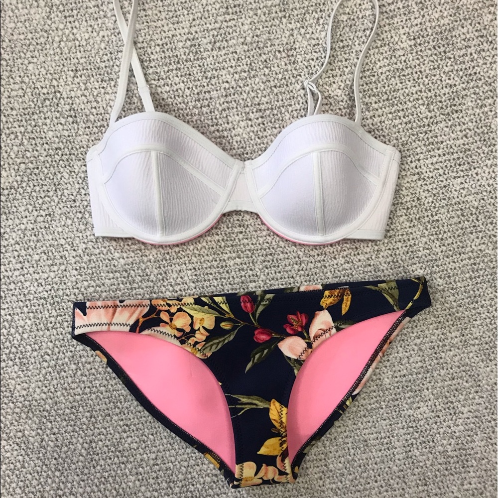 Triangl bikini - top size S+ , bottom size S